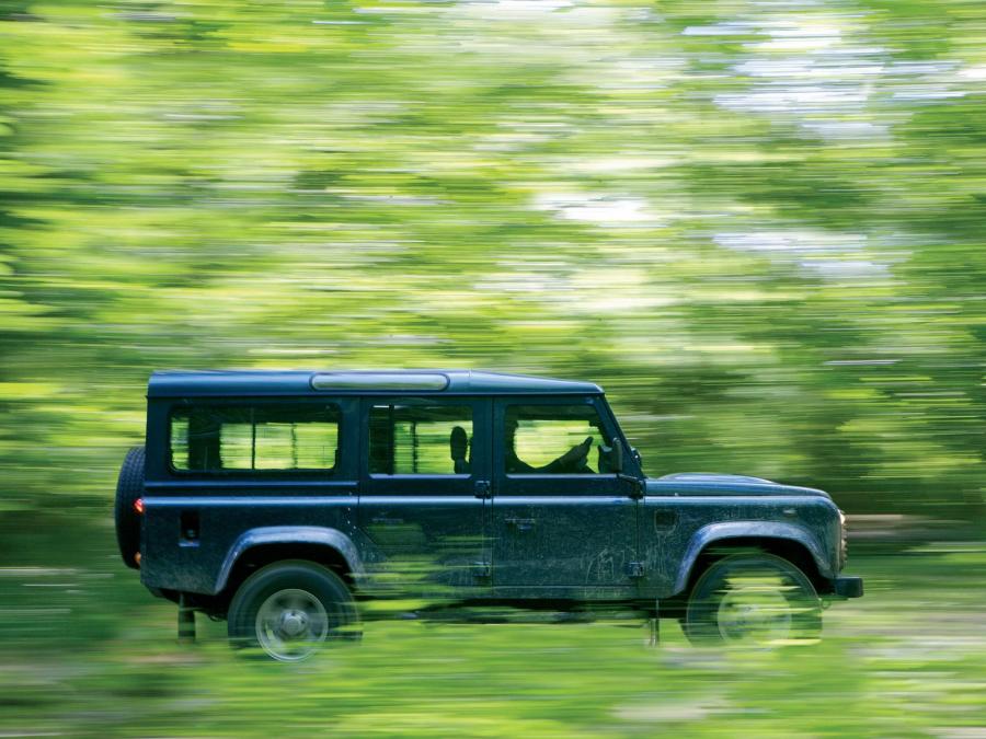 Land Rover Defender 110 Station Wagon 2007 года  (UK) (фото 18 из 21)